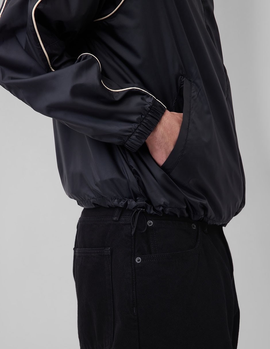 Chamarra rompevientos con bolsillos para hombre